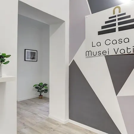 La Casa Sui Musei Vaticani